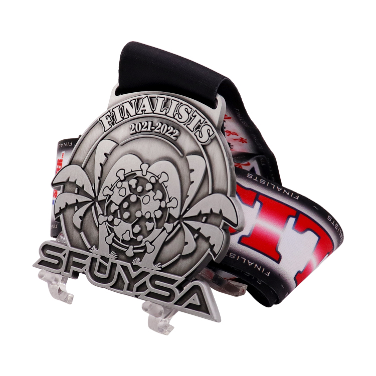 Ukiran pingat karnival adat